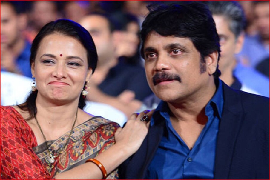  Nagarjuna Akkineni: నాగార్జున, అమల వెండితెరపై తిరుగులేని జోడి. వీళ్లిద్దరు ముందుగా ఆన్ స్క్రీన్‌గా చూపులు కలిసిన తర్వాత ఆఫ్ స్క్రీన్ పెళ్లి చేసుకొని ఒకింటి వారయ్యారు. (Twitter/Photo)