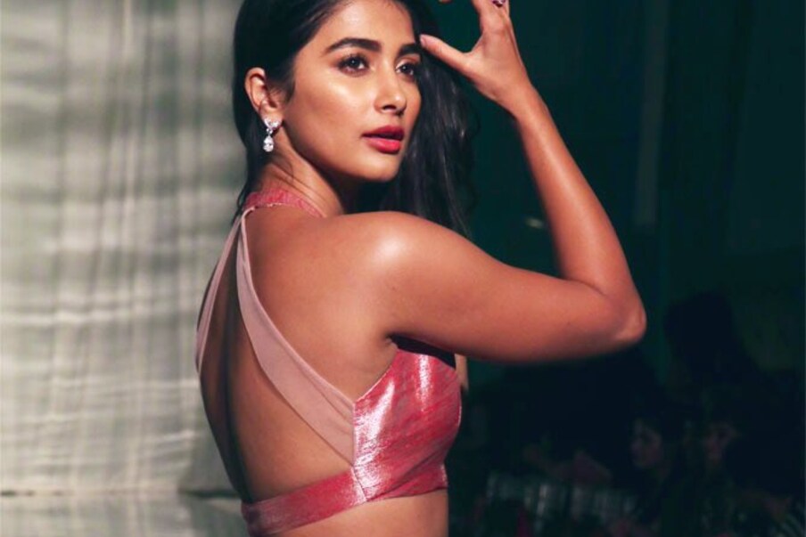  ఎప్పుడు ఎలాంటి వార్తలు వినాల్సి వస్తుందో.. కరోనా ఎక్కడ్నుంచి దాడి చేస్తుందో తెలియక అంతా ఇంటికే పరిమితం అయిపోయారు. ముఖ్యమంత్రి కేసీఆర్ అన్నట్లు బతికుంటే బలిసాకు తిందాంలే అన్నట్లు చాలా మంది ఇంటి నుంచి బయటికి రావడం లేదు.,[object Object]