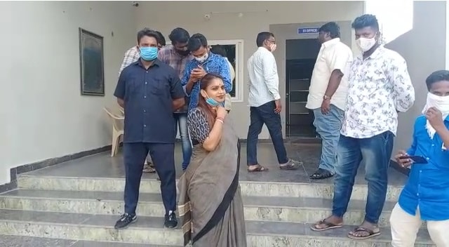 Bigg Boss contestant Kathi Karthika loses deposit in Dubaka by election,Kathi Karthika, Kathi Karthika Dubbaka Bypolls, Kathi Karthika loses deposit in Dubaka by election,Bjp win dubbaka by poll, trs wins dubbaka by polls, Dubbaka By Polls Results, Dubbaka By Polls results live updates, Dubbaka Polls updates, kathi karthika loses deposit in dubaka by poll,Kathi Karthika Political entry, Kathi Karthika news, Bigg Boss contestent Kathi Karthika Political entry, కత్తి కార్తీక, దుబ్బాకలో కత్తి కార్తీక ఎన్నికల ప్రచారం, దుబ్బాక ఉప ఎన్నికలు, దుబ్బాక వార్తలు, కత్తి కార్తీక బిగ్ బాస్ కంటెస్టెంట్ దుబ్బాక,దుబ్బాక ఎన్నికల్లో ఓటమి పాలైన కత్తి కార్తీక,దుబ్బాక ఉప ఎన్నికల్లో డిపాజిట్ కోల్పోయిన కత్తి కార్తీక