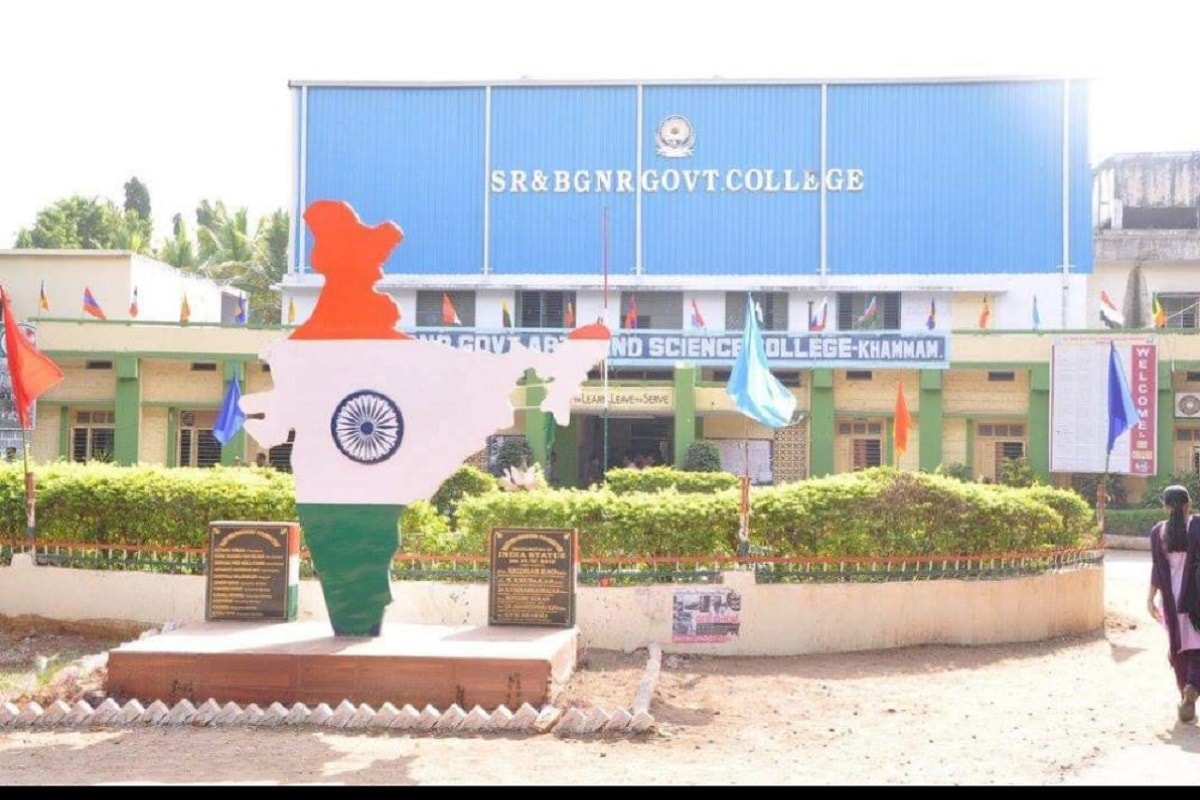 News18 Telugu Khammam srbgnr degree college get best ranking in