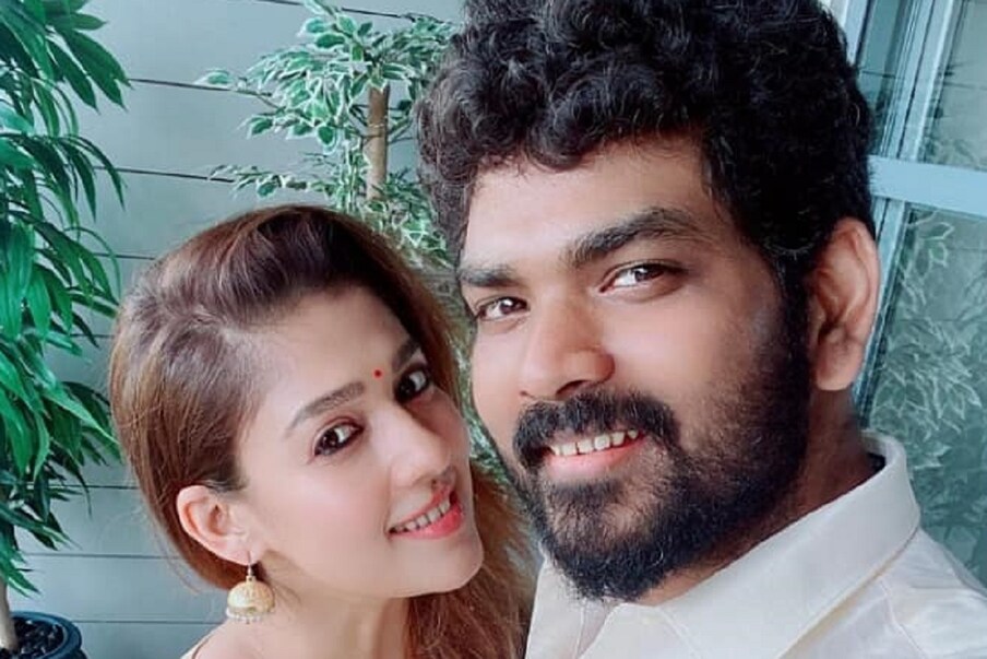  అంత దగ్గరగా ఉన్న ఈ జంట.. పెళ్లి విషయంలో మాత్రం ఎందుకో దూరంగా ఉన్నారు. కావాలనే చేసుకోవడం లేదో లేదంటే అలా అయిపోతుందో తెలియదు కానీ ఐదేళ్లుగా రిలేషన్ షిప్‌లో ఉన్నా కూడా ఇప్పటి వరకు పెళ్లి ఒక్కటి మాత్రం కాలేదు. కానీ ఇప్పుడు దీనిపై కూడా క్లారిటీ వచ్చేసింది. 