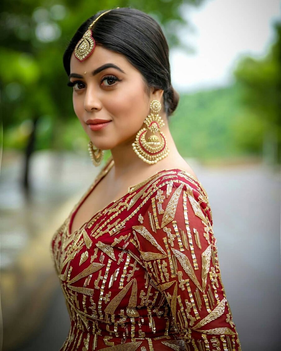  Poorna : డీ షో పూర్ణ లేటెస్ట్ ఫోటో షూట్... అదిరిన పిక్స్.. Photo : Instagram