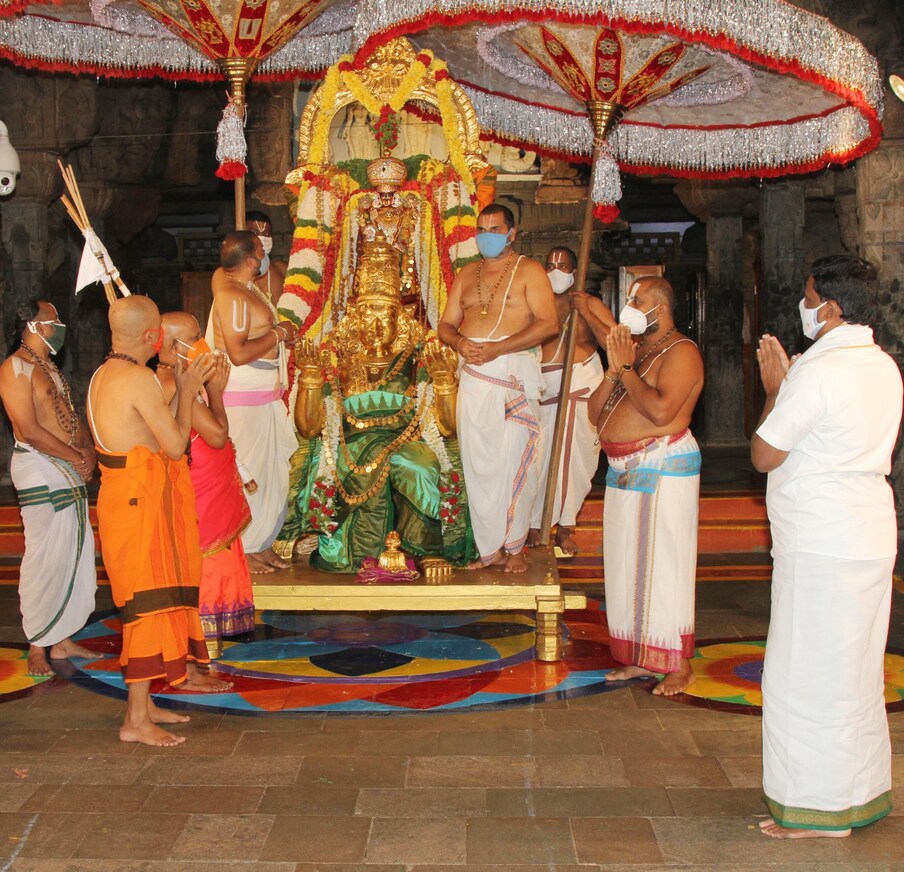  సాయంత్రం 5.00 నుండి 6.00 గంట‌ల వ‌ర‌కు తిరుమల శ్రీ‌వారి ఆల‌యంలోని రంగ‌నాయ‌క మండ‌పంలో సర్వాలంకార భూషితుడైన శ్రీమలయప్ప స్వామివారు త‌న‌కు ఎంతో ప్రీతిపాత్ర‌మైన గరుడ వాహ‌నాన్ని అధిరోహించారు.