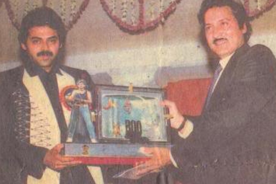  ‘బొబ్బలి రాజా’ ద్వి శత దినోత్సవ వేడుకలకు ముఖ్యఅతిథిగా హాజరైన నట భూషణ శోభన్ బాబు. ఈ చిత్రం 3 కేంద్రాల్లో ద్వి శత దినోత్సవం జరుపుకోవడం విశేషం. (Twitter/Photo)