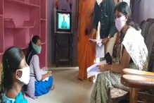 విద్యార్థుల ఇళ్లకు వెళ్లిన కలెక్టర్.. టీవీల్లో ఆన్లైన్ క్లాస్లపై ఆరా విద్యార్థుల ఇళ్లకు వెళ్లిన కలెక్టర్.. టీవీల్లో ఆన్లైన్ క్లాస్లపై ఆరా