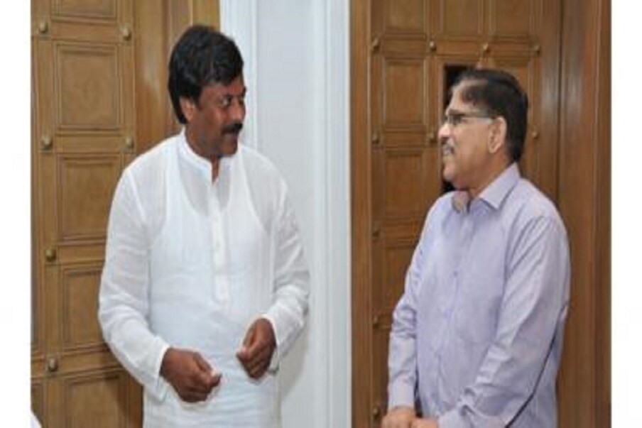  చిరంజీవి హీరోగా అల్లు అరవింద్ నిర్మాతగా పదిహేడు చిత్రాలు తెరకెక్కగా అందులో పదహారు చిత్రాల్లో చిరంజీవి హీరోగా నటించారు. ఒక చిత్రం ‘మగధీర’లో చిరు అతిథి పాత్రలో మెరిసారు. (Twitter/Photo)