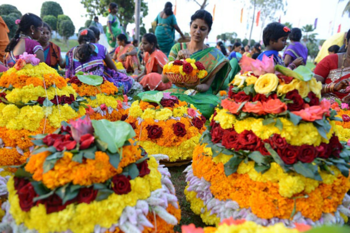 Bathukamma 2020 బతుకమ్మ పండుగపై కవిత క్లారిటీ.. తేదీల ప్రకటన News18