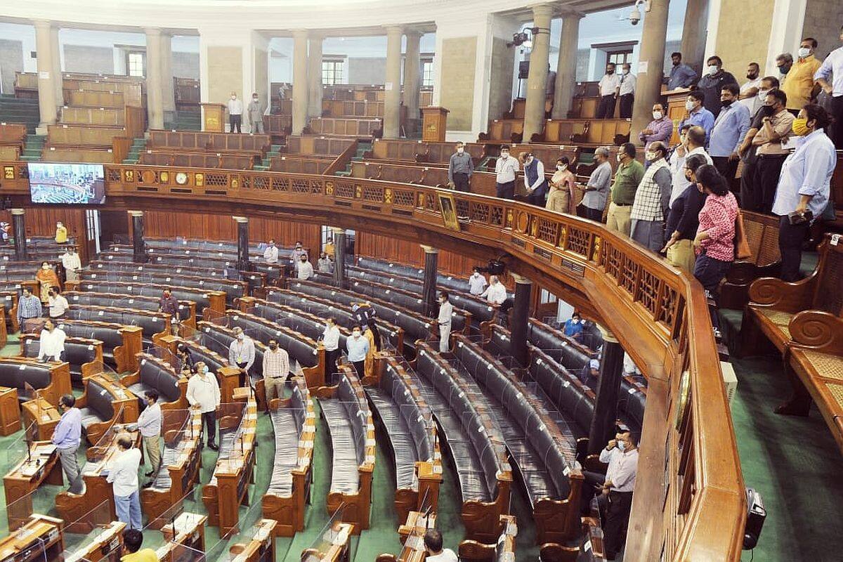 parliament session, lok sabha mps salaries cut, mp salaries bill, lok sabha mp salaries, lok sabha news, లోక్సభ ఎంపీలు, లోక్సభ ఎంపీల జీతాలు, ఎంపీల జీతాల్లో కోత, పార్లమెంటు సెషన్