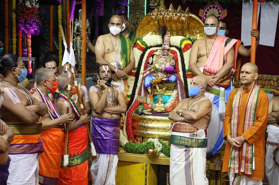  చిన్నశేష వాహనంపై మలయప్ప స్వామి