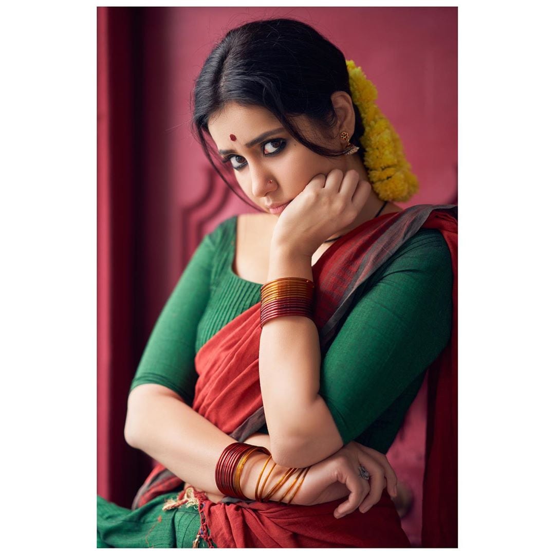 రాశీ ఖన్నా..హాట్ ఫోటో షూట్ Photo: Instagram.com/raashikhannaoffl