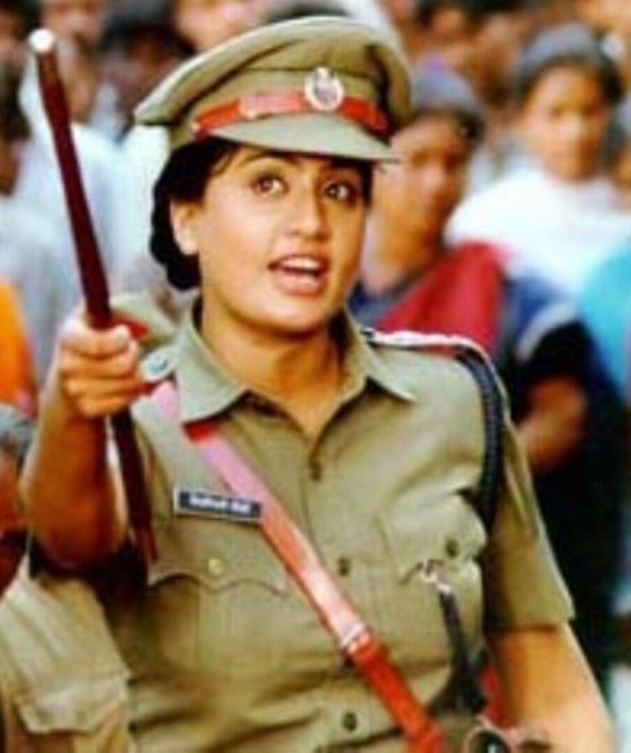  విజయశాంతి కూడా కర్తవ్యం హిందీ రీమేక్ ‘తేజస్వినీ’ తో పాటు పలు హిందీ చిత్రాల్లో నటించి మెప్పించింది. .(Twitter/Photo)