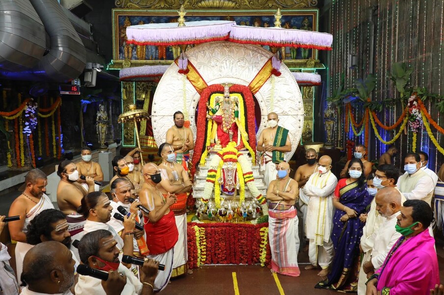  బ్రహ్మోత్సవాలలో ఏడవ రోజు ఉదయం సూర్యనారాయణుడు సూర్యప్రభామధ్యస్తుడై దివ్యకిరణ కాంతుల్లో ప్రకాశిస్తూ సూర్యప్రభ వాహనంలో దర్శనమిచ్చారు. సూర్యుడు సకలరోగ నివారకుడు, ఆరోగ్యకారకుడు, ప్రకృతికి చైతన్యప్రదాత. ఔషధీపతి అయిన చంద్రుడు కూడా సూర్యతేజం వల్లనే ప్రకాశిస్తూ వృద్ధి పొందుతున్నారు.