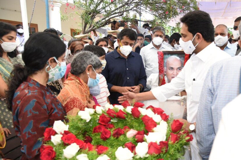 EC Gangi Reddy: మామ గంగిరెడ్డికి సీఎం వైఎస్ జగన్ అశ్రునివాళి | - News18 ...