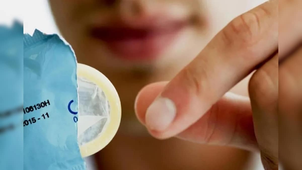 How To Use Condoms: కండోమ్స్ వాడకంలో ఇవి గుర్తుంచుకోండి... | - News18 ...