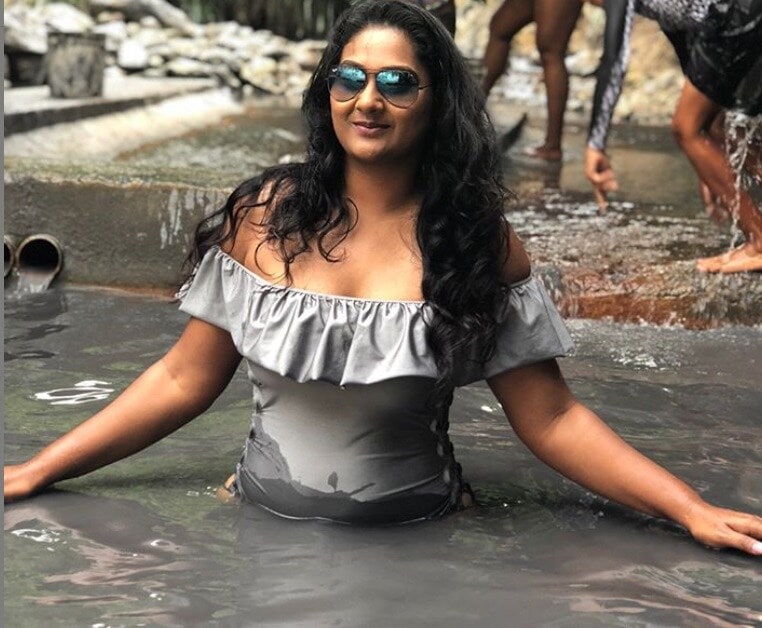  వృత్తిరిత్యా జెన్నా అలీ వ్యాపారవేత్త.  తమ సొంత నగరంలో కేజే స్పోర్ట్స్ అండ్ యాసెసరీస్ పేరిట వ్యాపారం చేస్తున్నారు.  క్రీడా ఉత్పత్తుల వ్యాపారంలో స్థానికంగా ఆమెకు ఎంతో పేరుంది.