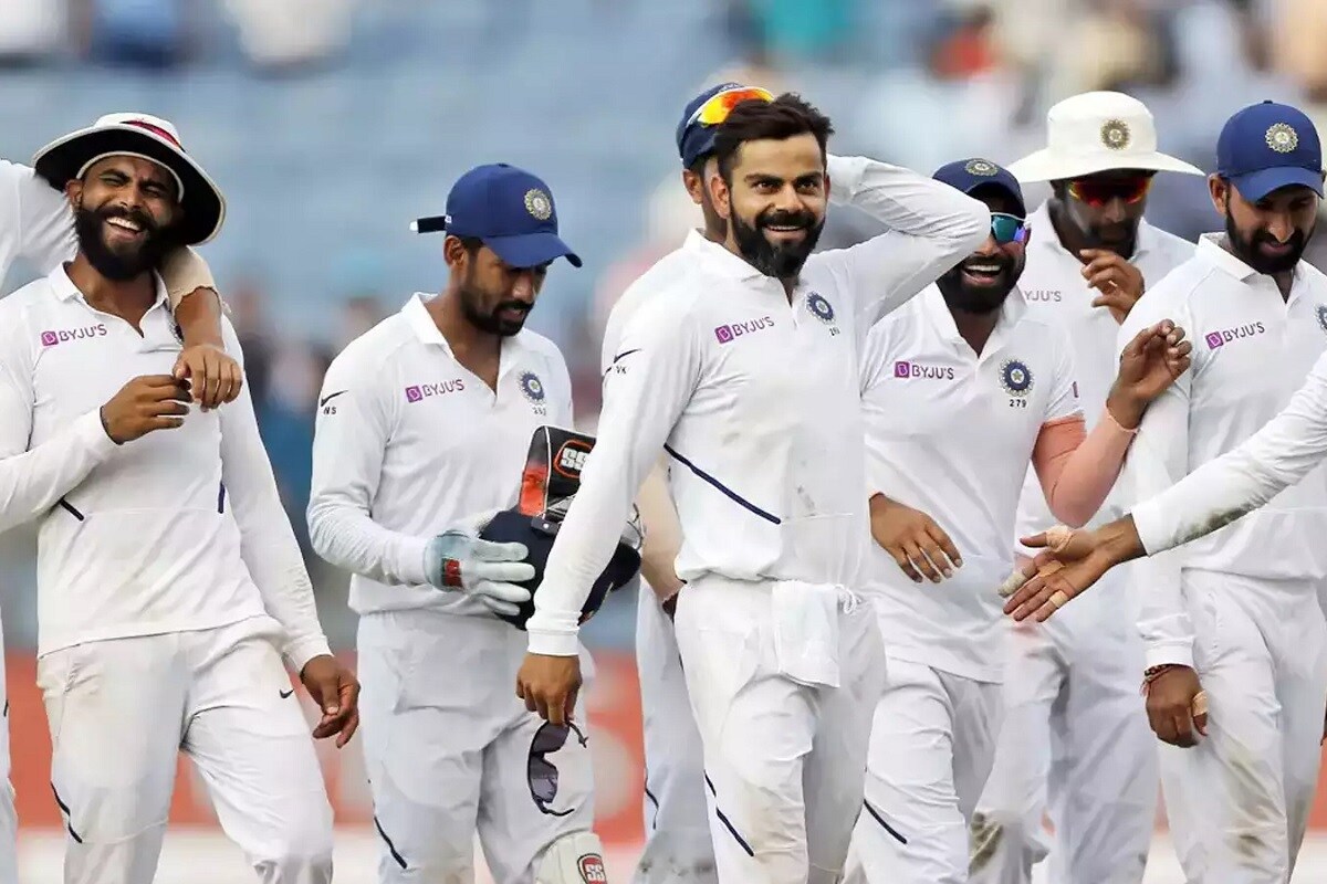  వరల్డ్ టెస్టు ఛాంపియన్‌షిప్ ఫైనల్ కోసం ఇంగ్లాండ్ వెళ్లనున్న భారత జట్టు సభ్యులు మే 19లోగా బయో బబుల్‌ జోన్‌లోకి రావాల్సిందిగా ఆదేశాలు జారీ చేసింది భారత క్రికెట్ బోర్డు. ఈ నెల 19 నుంచి 25 వరకూ కఠినమైన క్వారంటైన్‌లో గడపబోతున్నారు భారత క్రికెటర్లు. ఆ తర్వాత జూన్ 2న ఛార్టెడ్ ఫ్లైట్ ద్వారా ఇంగ్లాండ్‌కి చేరుకుంటారు. ఇంగ్లాండ్‌కి వెళ్లే ఛార్టెడ్ ఫ్లైట్ ఎక్కేలోపు ఏ ప్లేయర్‌ అయినా కరోనా పాజిటివ్‌గా తేలితే, అతన్ని సిరీస్ నుంచి తొలగిస్తామని... ఛార్టెడ్ ఫ్లైట్ ఎక్కేలోపు ఏ ప్లేయర్ కూడా కరోనా బారిన పడకుండా జాగ్రత్తలు తీసుకోవాలని సూచించింది.