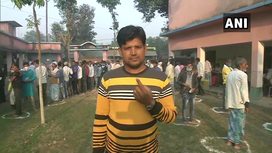  ఈసారి ఎన్డీఏ (BJP-JDU కూటమి - అధికారంలో ఉన్న కూటమి) తరఫున ప్రధాని నరేంద్ర మోదీ, ప్రస్తుత ముఖ్యమంత్రి నితీష్ కుమార్ తదితరులు ప్రచారం చేశారు. నితీష్ కుమార్‌కు మరో అవకాశం ఇవ్వాలని ఓటర్లను ప్రధాని కోరారు. ఇవే తనకు చివరి ఎన్నికలు అని నితీశ్ కుమార్ మూడో దశ ప్రచారంలో ప్రకటించారు. అందువల్ల మూడో దశలో NDAకి కలిసొస్తుందా అనే విశ్లేషణలు ఉన్నాయి. కాంగ్రెస్, ఆర్జేడీ, వామపక్షాల కూటమి తరపున కాంగ్రెస్ నేత రాహుల్ గాంధీ, తేజశ్వి ప్రసాద్ యాదవ్ తదితరులు ప్రచారంలో పాల్గొన్నారు. మరి ఓటర్లు ఏం చేస్తారో ఈవీఎంలకే తెలియాలి. (credit - twitter - ANI)