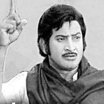  హీరో సూపర్ స్టార్ కృష్ణ కెరీర్ పీక్స్‌లో ఉండగానే’ఈనాడు’‘రాజకీయ చదరంగం’ వంటి సినిమాల్లో కథానాయిక, డ్యూయట్స్ లేకుండా నటించి మెప్పించడం విశేషం. (Twitter/Photo)