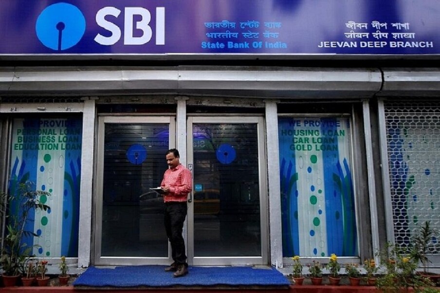  6. SBI Gold International Debit Card: ఎస్‌బీఐ గోల్డ్ ఇంటర్నేషనల్ డెబిట్ కార్డులకు ఏటీఎం విత్‌డ్రా లిమిట్ రూ.50,000. (ప్రతీకాత్మక చిత్రం)