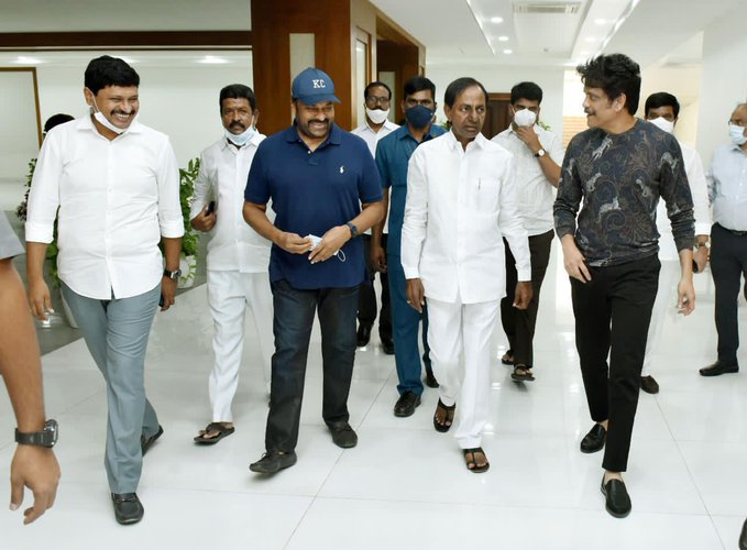 chiranjeevi meets cm kcr,cm kcr meeting with chiranjeevi,megastar chiranjeevi meets cm kcr at pragathi bhavan,chiranjeevi meeting with cm kcr,chiranjeevi meets kcr,chiranjeevi meets cm kcr at pragathi bhavan,megastar chiranjeevi meeting with cm kcr,mega star chiranjeevi meeting visuals with cm kcr,kcr meeting with chiranjeevi,chiranjeevi meeting visuals with cm kcr,chiranjeevi meeting with cm kcr at pragathi bhavan,chiranjeevi and trivikram meeting with kcr,నాగార్జున,చిరంజీవి,కేసీఆర్ చిరంజీవి నాగార్జున