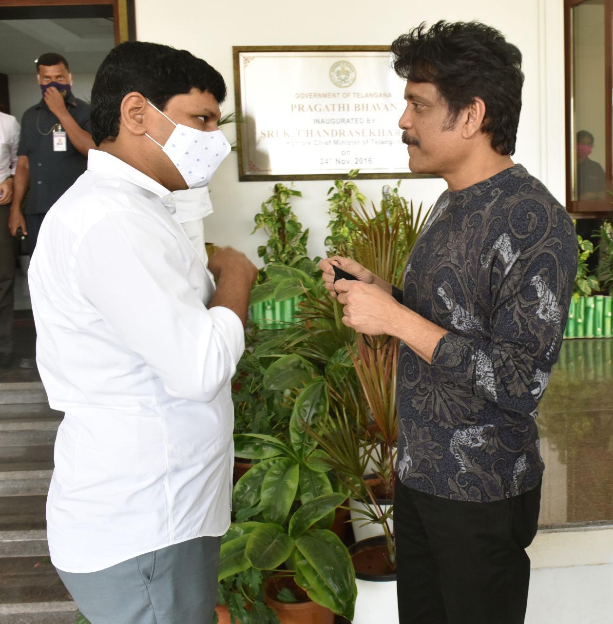 chiranjeevi meets cm kcr,cm kcr meeting with chiranjeevi,megastar chiranjeevi meets cm kcr at pragathi bhavan,chiranjeevi meeting with cm kcr,chiranjeevi meets kcr,chiranjeevi meets cm kcr at pragathi bhavan,megastar chiranjeevi meeting with cm kcr,mega star chiranjeevi meeting visuals with cm kcr,kcr meeting with chiranjeevi,chiranjeevi meeting visuals with cm kcr,chiranjeevi meeting with cm kcr at pragathi bhavan,chiranjeevi and trivikram meeting with kcr,నాగార్జున,చిరంజీవి,కేసీఆర్ చిరంజీవి నాగార్జున