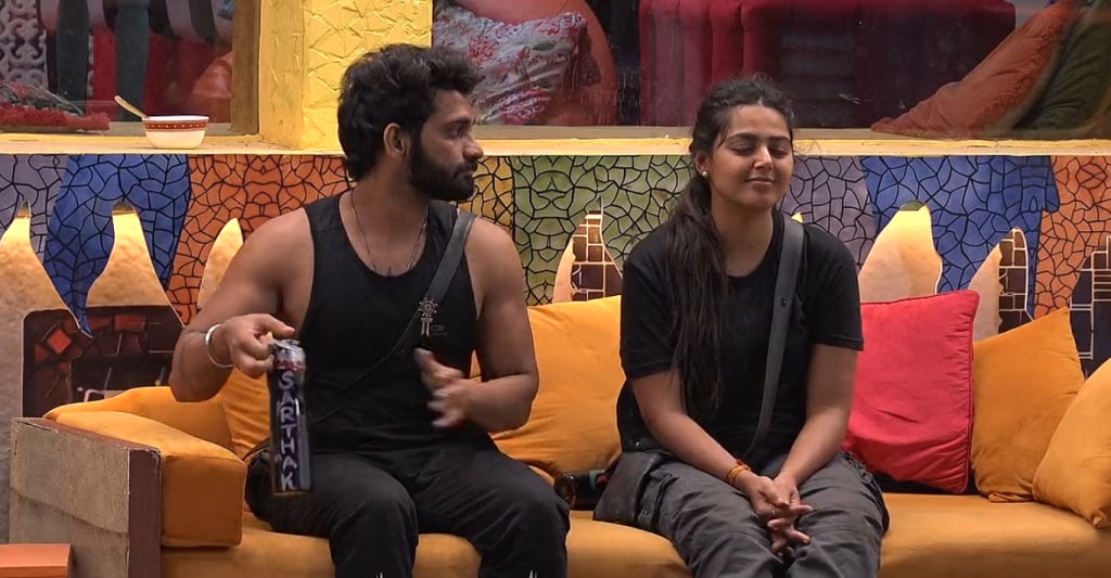 bigg boss 4 telugu,akhil monal love story,monal and akhil love,akhil monal bigg boss,monal kisses to akhil,monal kiss to akhil,monal akhil kiss video,#akhil,monal gajjar kiss to akhil,akhil monal unseen,bigboss akhil monal,akhil birthday monal kiss,అఖిల్ మోనాల్ ముద్దులు,బిగ్ బాస్ 4 తెలుగు,అఖిల్ మోనాల్ ముద్దుల వర్షం