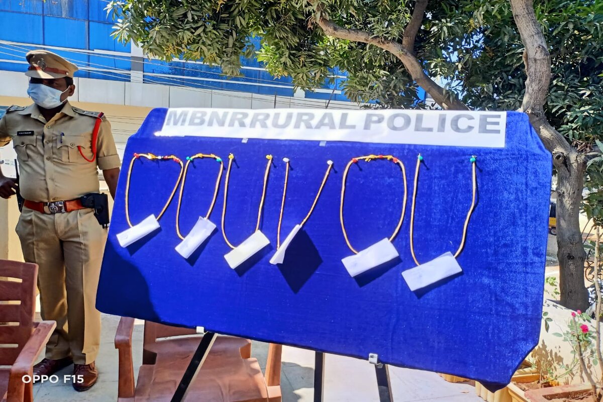 Chain Snatchers Arrest, chain snatchers, Chain Snatchers Arrest in Mahbubnagar, chain snatchers Caught, Mahbubnagar, చైన్ స్నాచర్లు, చైన్ స్నాచర్స్ అరెస్ట్, మహబూబ్నగర్