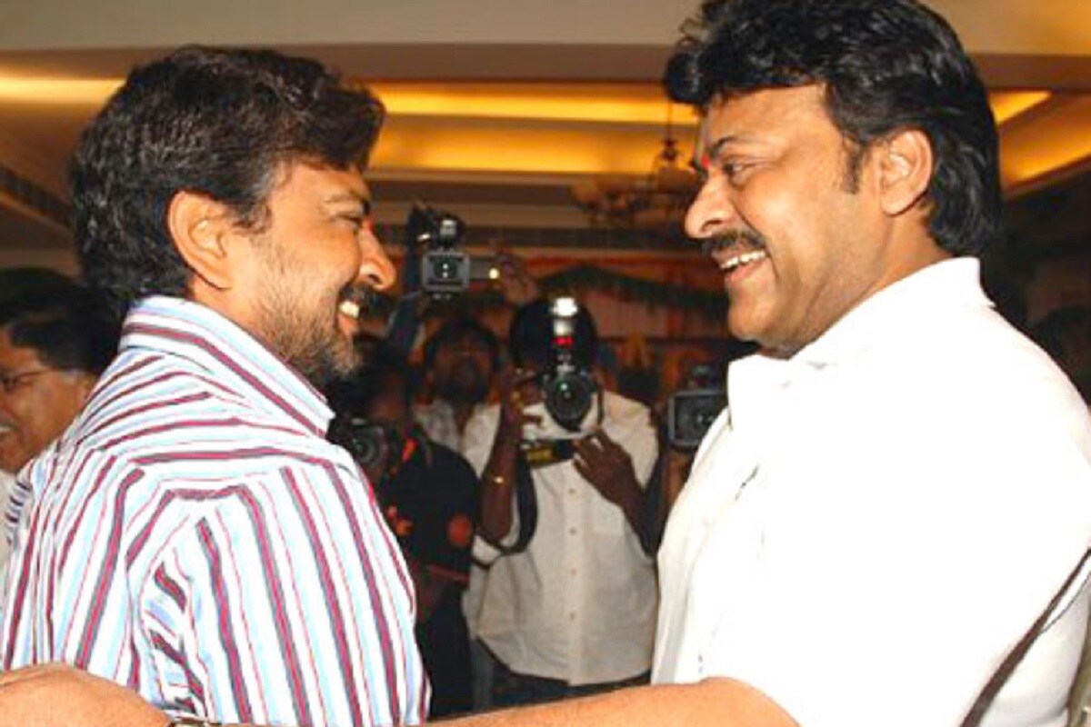 Rajamouli jr ntr ram charan RRR Chiranjeevi will lend voice over to rrr and aamir khan also,Chiranjeevi,Chiranjeevi RRR,RRR,RRR voice Over Chirranjeevi,ntr news,jr ntr rrr,rrr,rrr aishwarya rajesh,aishwarya rajesh,rrr ntr aishwarya rajesh,NTR Ram charan,Ram charan voice over to komraram bheem,jr ntr voice over to alluri seetharamaraju,rrr ntr teaser,ntr intro,RRR update,Ntr as Komaram Bheem look,RRR fight secens,RRR news,RRR ntr fight,RRR leaks,ఆర్ ఆర్ ఆర్ లీక్స్, రాజమైమౌళి, రామ్ చరణ్, ఎన్టీఆర్, charan intro,charan rrr intro, ntr rrr intro rrr release date,ఆర్ఆర్ఆర్ కొమరం భీమ్ టీజర్,ఐశ్వర్య రాజేష్,ఐశ్వర్య రాజేష్,ఎన్టీఆర్ సరసన ఐశ్వర్య రాజేష్,ఎన్టీఆర్ జోడిగా ఐశ్యర్య రాజేష్,చిరంజీవి,చిరంజీవి ఆర్ఆర్ఆర్,ఆర్ఆర్ఆర్ వాయిస్ ఓవర్ ఇవ్వనున్న చిరంజీవి