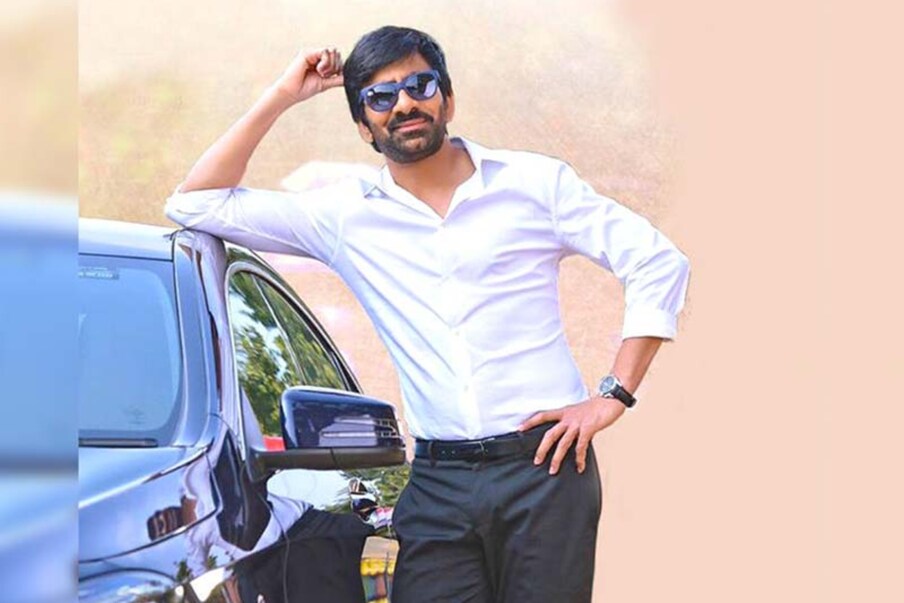  రవితేజ కూడా కర్తవ్వం సినిమాలో నెగిటివ్ క్యారెక్టర్ చేసినా రవితేజ.. ఆ తర్వాత ఎన్నో సినిమాల్లో గుర్తింపు లేని పాత్రల్లో నటిస్తూ.. చివరకు హీరోగా మాస్ మహారాజ్ అనిపించుకున్నాడు. (Ravi Teja)