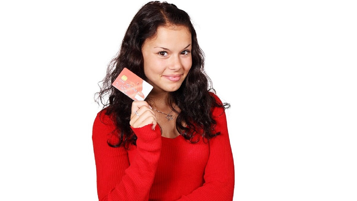 Big shock to Indian credit and debit card holders 70 lakh users private