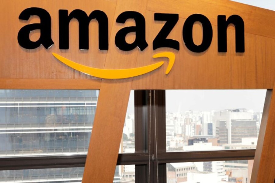  10. Amazon: ఆన్‌లైన్ షాపింగ్ ప్లాట్‌ఫామ్స్ పేరు చెబితే గుర్తొచ్చే వాటిలో అమెజాన్ కూడా ఉంటుంది. ఆన్‌లైన్ షాపింగ్ లవర్స్‌కు ఫేవరెట్ యాప్. కరోనా లాక్‌డౌన్ సమయంలో అమెజాన్ డౌన్‌లోడ్స్ కూడా పెరిగాయి. (ప్రతీకాత్మక చిత్రం)