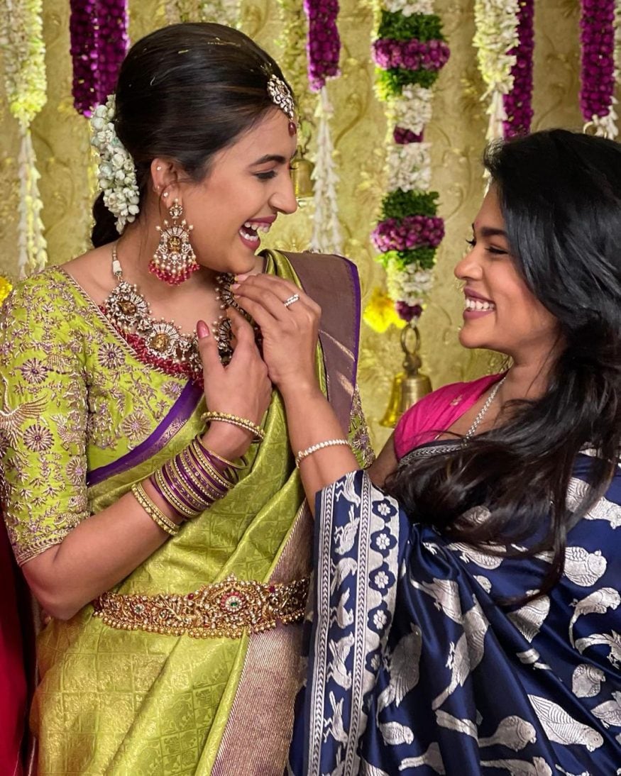 niharika konidela sreeja sushmita photo in wedding,niharika konidela wedding,sushmita konidela,sreeja susmitha pics in niharika engagement,niharika konidela wedding celebrations,mega daughters sreeja sushmita niharika party,niharika and chaitanya wedding in udaipur,pawan kalyan name in niharika wedding card,sreeja sushmita best moments at niharika pre wedding celebrations,konidela niharika,సుష్మిత కొణిదెల,శ్రీజ కొణిదెల,నిహారిక పెళ్లిలో సుష్మిత శ్రీజ ఫోటోలు