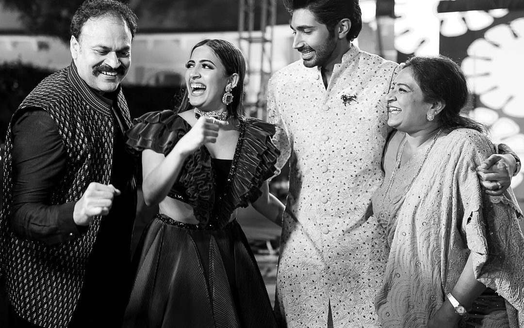  నిహారిక పెళ్లిలో మెగా ఫ్యామిలీ ఫోటో కలెక్షన్ (Niharika Wedding/instagram)