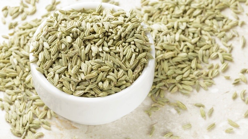  ఇంట్లో ఎవరైనా నీరసంగా, రక్తహీనతతో బాధపడుతున్నట్లైతే... వారికి మీరు ఓ టీ స్పూన్ బీట్ రూట్ జ్యూస్ (రసం) చొప్పున రోజుకు 3 సార్లు ఇవ్వండి. అంతే... రక్తంలో ఎర్ర రక్త కణాల సంఖ్య పెరుగుతుంది. సోంపు తెలుసుగా... భోజనం తర్వాత... ఓ టీస్పూన్ సోంపును తింటే... దాని రసం జీర్ణక్రియను పెంచుతుంది. ఆహారం జీర్ణం అవ్వడమే కాదు... పొట్ట నిండిన ఫీల్ కూడా కలిగిస్తుంది. పిల్లలకు కడుపులో నొప్పి ఉంటే... గసగసాల రసం ఇవ్వడం వల్ల మేలు జరుగుతుంది.