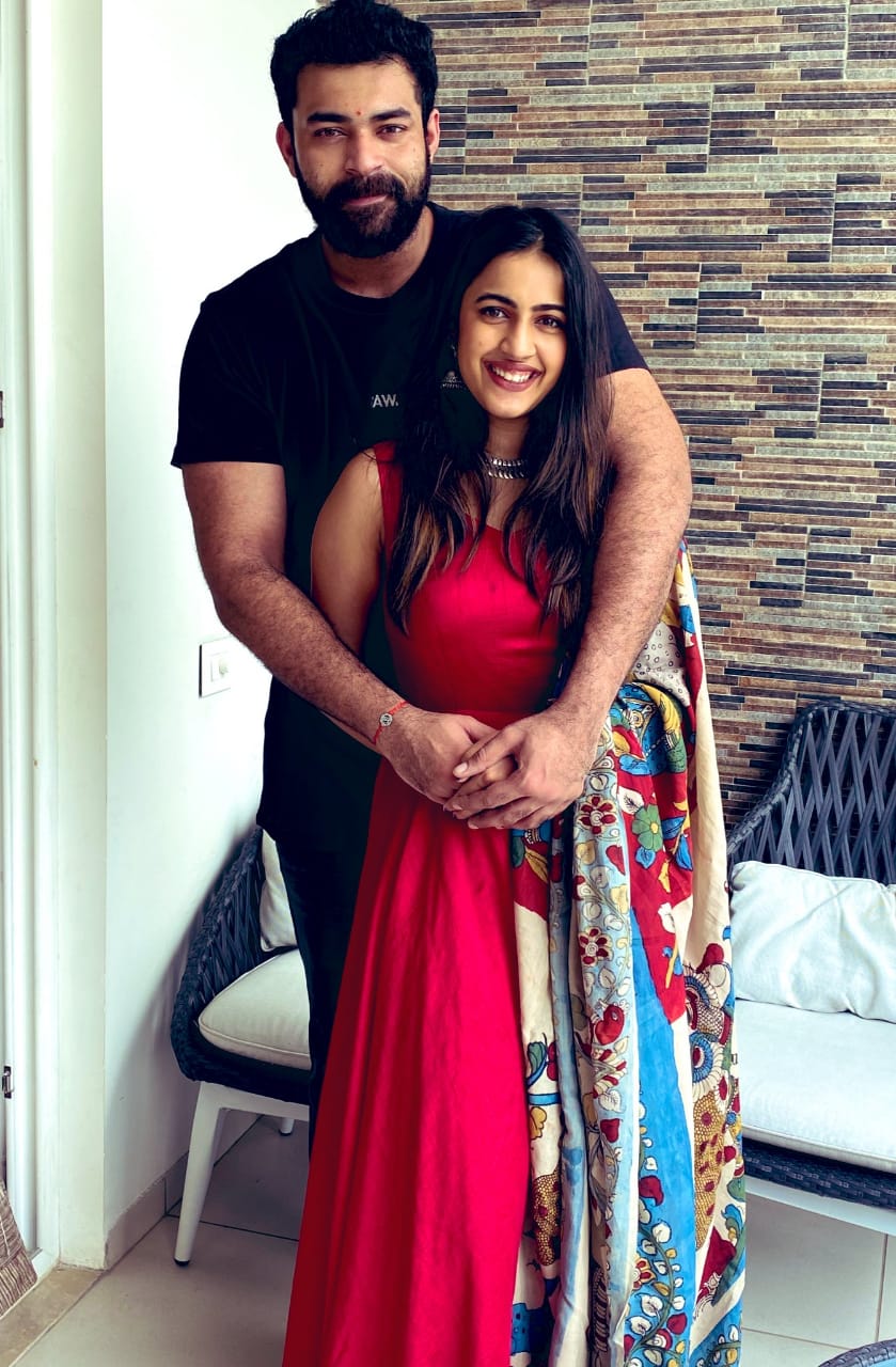  మెగా కుటుంబ సభ్యులతో నిహారిక ఫోటోలు (Niharika Photos with Mega Family/Twitter)