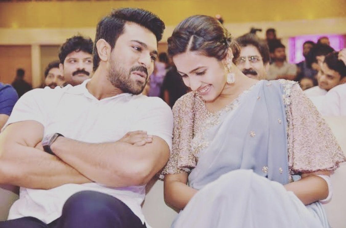  మెగా కుటుంబ సభ్యులతో నిహారిక ఫోటోలు (Niharika Photos with Mega Family/Twitter)