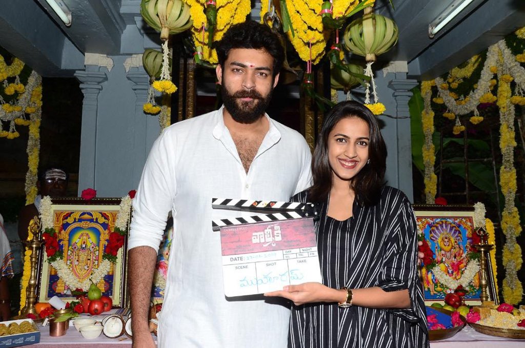  మెగా కుటుంబ సభ్యులతో నిహారిక ఫోటోలు (Niharika Photos with Mega Family/Twitter)