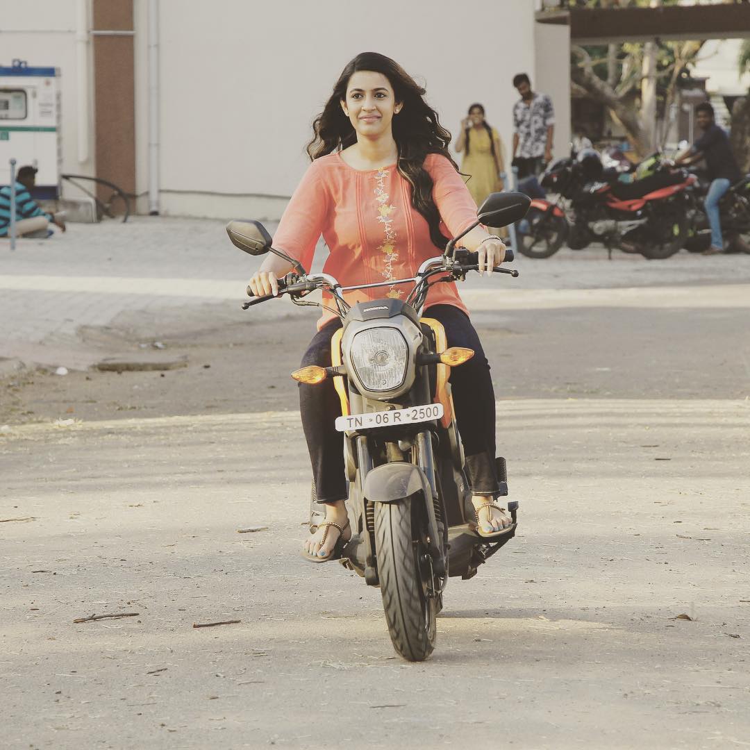  మెగా కుటుంబ సభ్యులతో నిహారిక ఫోటోలు (Niharika Photos with Mega Family/Twitter)