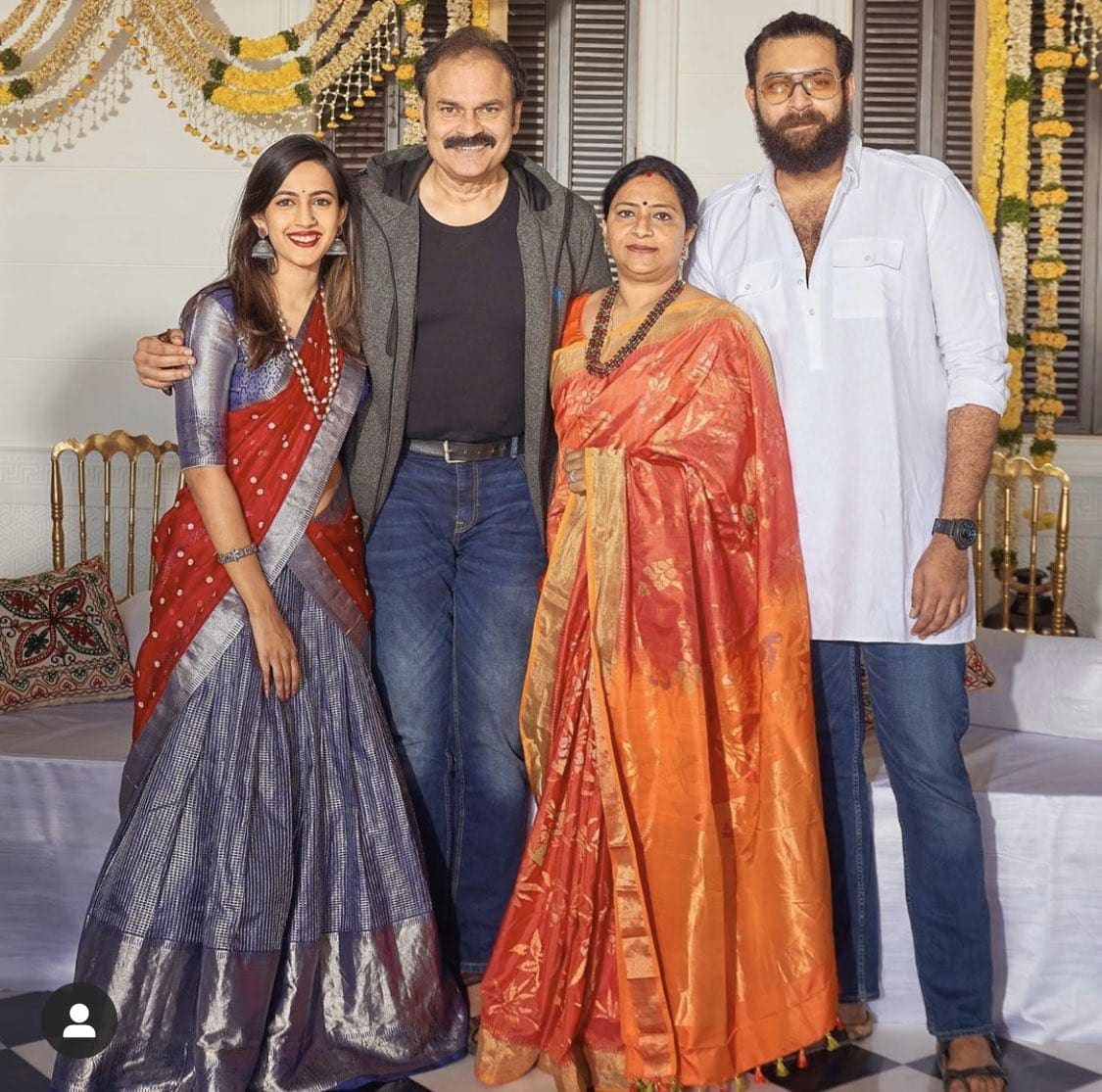  మెగా కుటుంబ సభ్యులతో నిహారిక ఫోటోలు (Niharika Photos with Mega Family/Twitter)