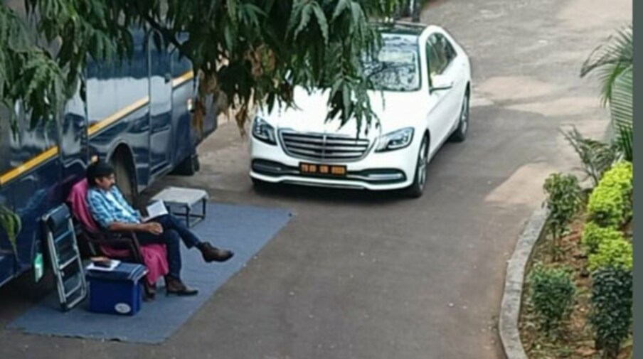  వకీల్ సాబ్ సెట్‌లో పవన్ కళ్యాణ్ ఫోటోలు (Twitter/Photo)