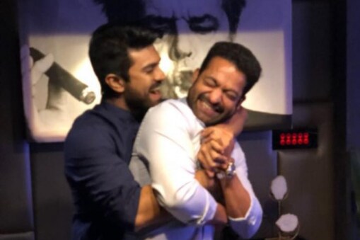  రామ్ చరణ్, ఎన్టీఆర్ Photo : Twitter