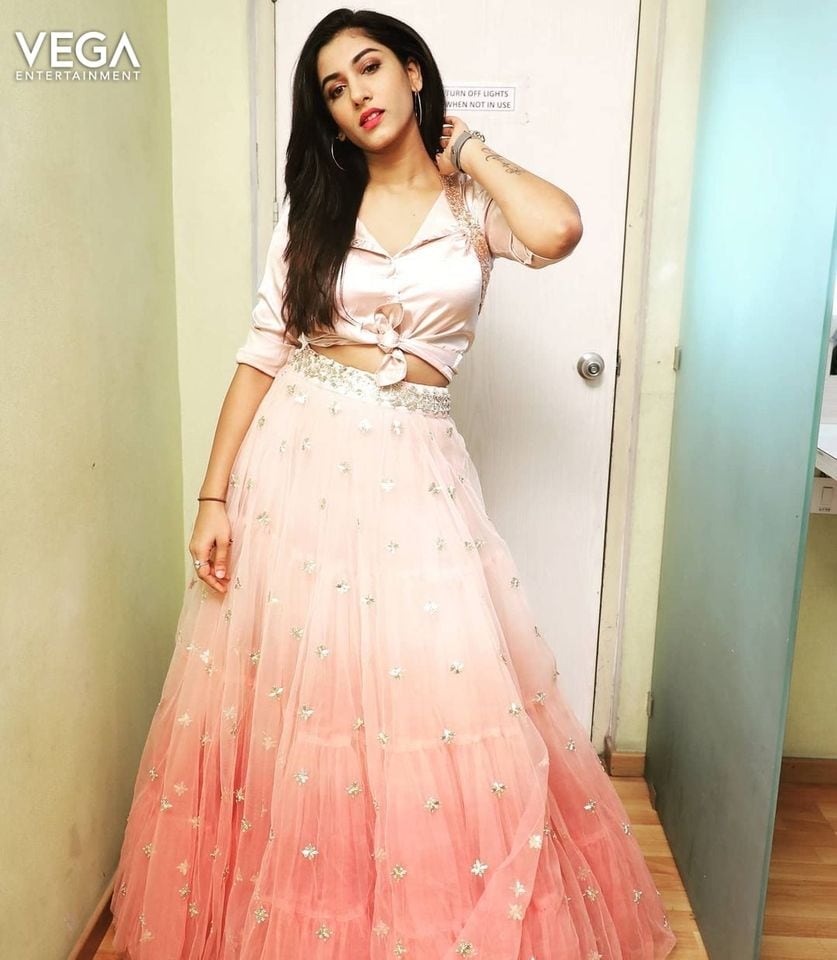  Anchor Vishnupriya : యాంకర్ విష్ణుప్రియ లేటెస్ట్ పిక్స్ Photo : Facebook