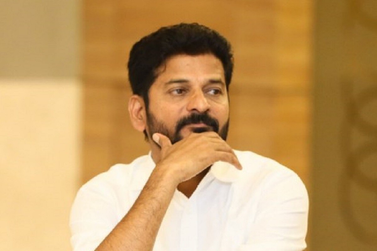 YSR close aide Sureedu, Sureedu Meets revanth reddy, revanth reddy, revanth reddy ravirala Meeting, YS Sharmila, Ys Sharmila New Party, Rajeev Rythu Ranabheri, Revanth Reddy Rajeev Rythu Ranabheri, రేవంత్ రెడ్డి, సూరీడు, వైఎస్ షర్మిల, రావిరాల, రాజీవ్ రైతు రణభేరి