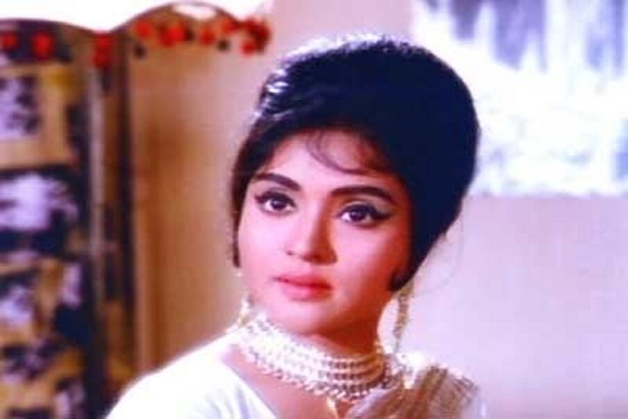  బాలీవుడ్‌లో సత్తా చాటిన మొదటి తరం హీరోయిన్ వైజయంతీ మాల. 1950లలో ఓ హిందీ సినిమా ద్వారా బిగ్గెస్ట్ స్టార్ హీరోయిన్ అయిపోయిందామె. అంతకు ముందు ఈమె ఎన్టీఆర్ హీరోగా నటించిన ‘సంగం’ సినిమాలో నటించింది. ఇక హిందీలో ఈమె దాదాపు రెండు దశాబ్దాలపాటు  అలరించారు. (File/Photo)