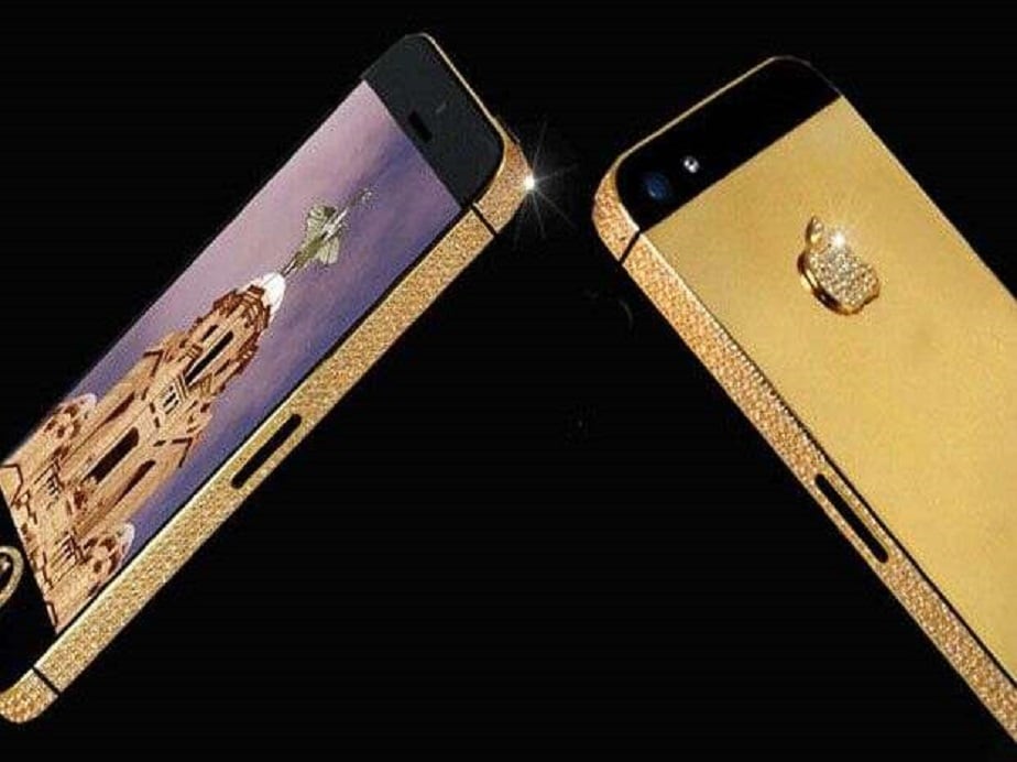     Τα διαμάντια τοποθετούνται επίσης στο πίσω μέρος του τηλεφώνου.  Το Apple Dial στο πίσω μέρος του τηλεφώνου είναι επίσης κατασκευασμένο από διαμάντια.  (Η εικόνα προσφέρθηκε - Apple)