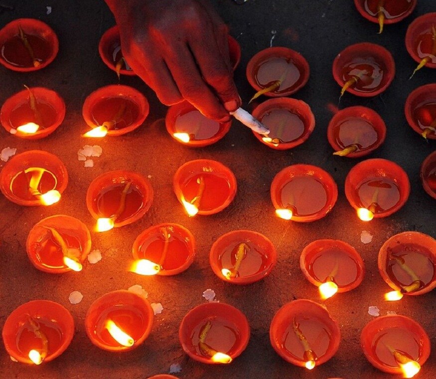 Bhakti ఆదివారం ఆ దీపారాధనతో ఇంట ధన ప్రవాహం Bhakti Lighting diya