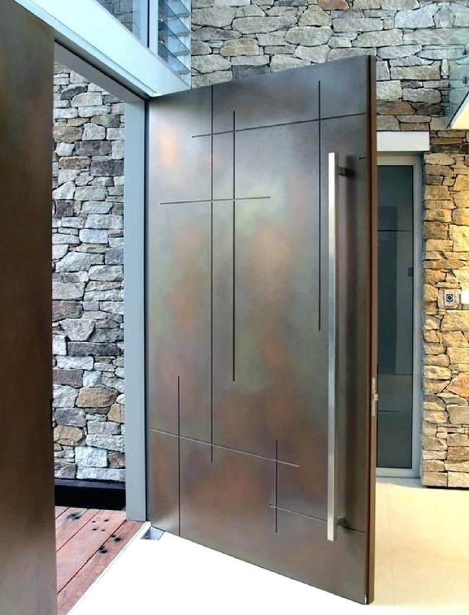  ‘ నేను వచ్చేసరికి ఇంకా రెండు మూడు గంటలయినా పడుతుంది. ఈ లోపు ఫ్లాట్ లోనే ఉండు. కిటికీని నెడితే అక్కడ తాళం కనిపిస్తుంది. లోపలకు వెళ్లి టీవీ చూస్తూ ఉండు. ఆకలి అయితే భోజనం కూడా ప్రిపేర్ చేసే ఉంది. పెట్టుకుని తిను.’ అంటూ సుబ్బరాజు చెప్పాడు. దీంతో రాజశేఖర్ తాళం తీసుకుని లోపలకు వెళ్లాడు. (ప్రతీకాత్మక చిత్రం)