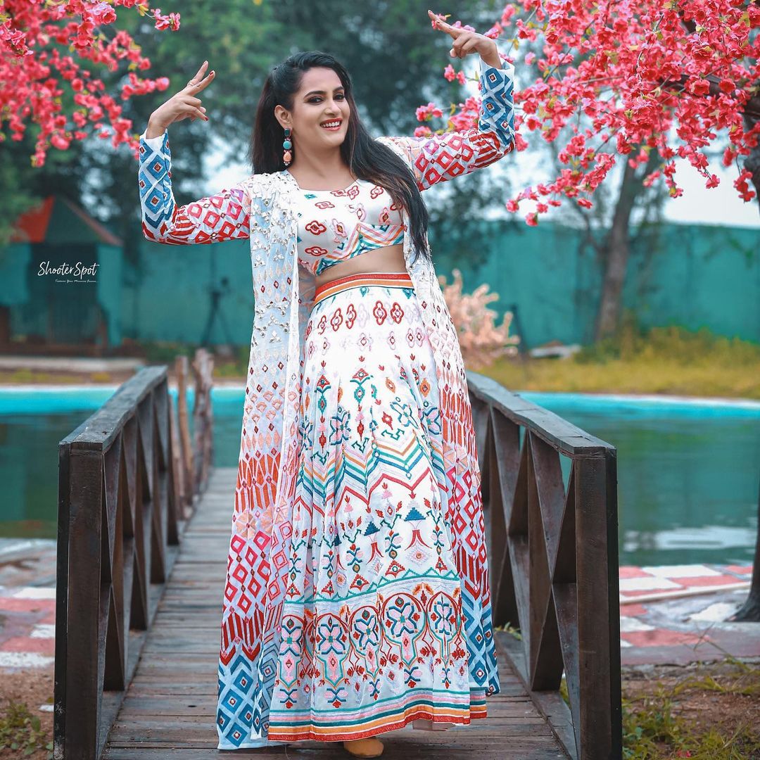 పొట్టి డ్రెస్‌లో పొడుగుకాళ్ల సుందరి.. వావ్ అనిపించిన బిగ్‌బాస్ బ్యూటీ ...