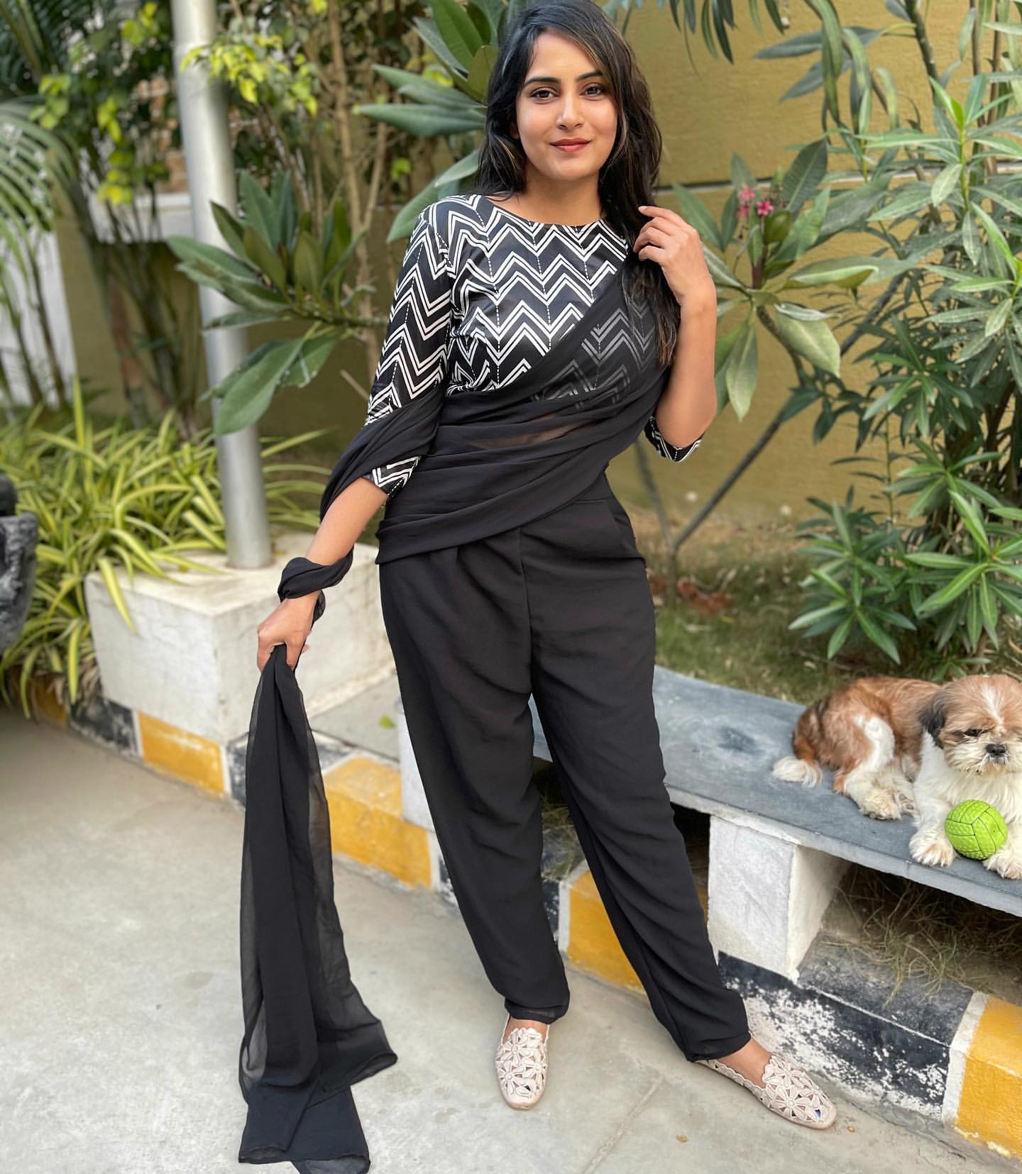 పొట్టి డ్రెస్‌లో పొడుగుకాళ్ల సుందరి.. వావ్ అనిపించిన బిగ్‌బాస్ బ్యూటీ ...