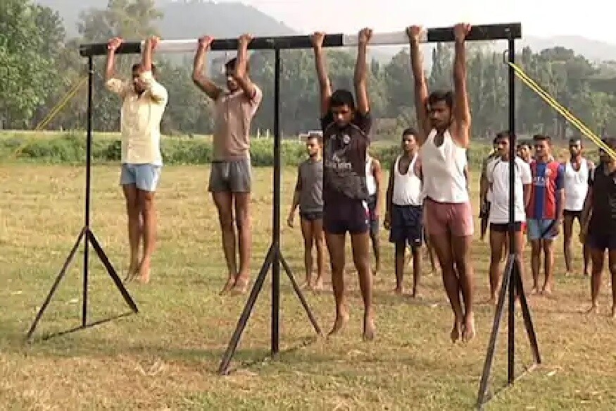  కరోనా నేపథ్యంలో దేశ వ్యాప్తంగా వివిధ పరీక్షలు వాయిదా పడుతున్న విషయం తెలిసిందే. మరి కొన్ని ఎగ్జామ్స్ రద్దు కూడా అవుతున్నాయి.(ప్రతీకాత్మక చిత్రం)